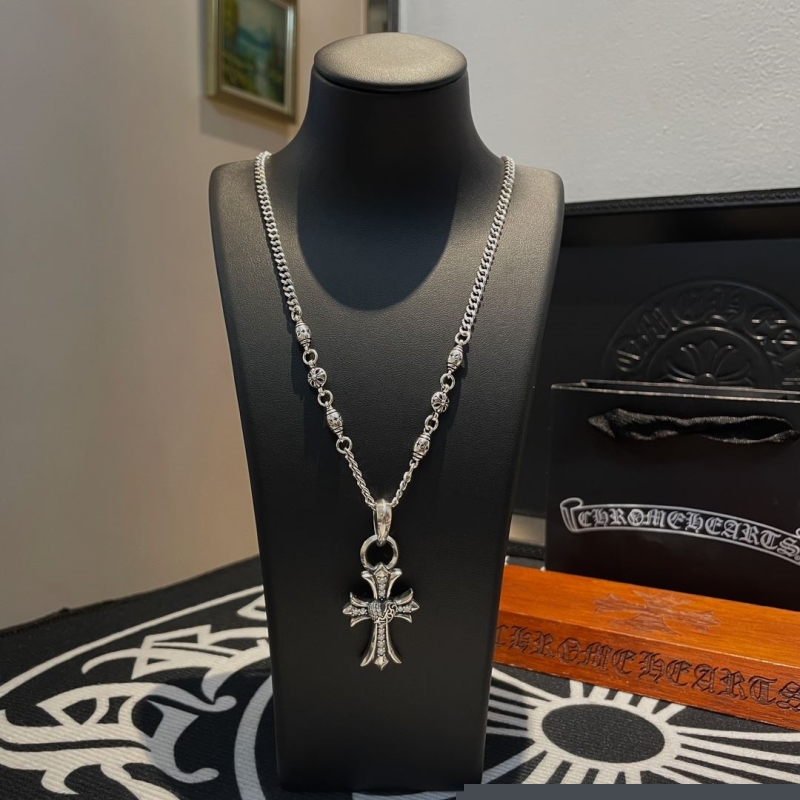 Ch**me He**ts necklaces